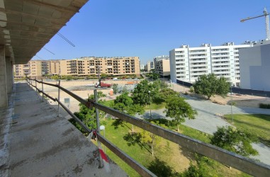 Vistas a la plaza central y al Edificio Esparta desde el Edificio Aqua Brisa