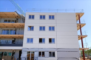 Colocación de fachada industrializada en el Edificio Aqua Mare