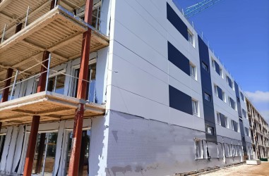 Colocación de fachada industrializada en el Edificio Aqua Mare