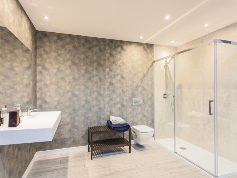 Ejemplo de baño en una vivienda de Gran Tyrio. Infografía orientativa a concretar en el desarrollo del proyecto.