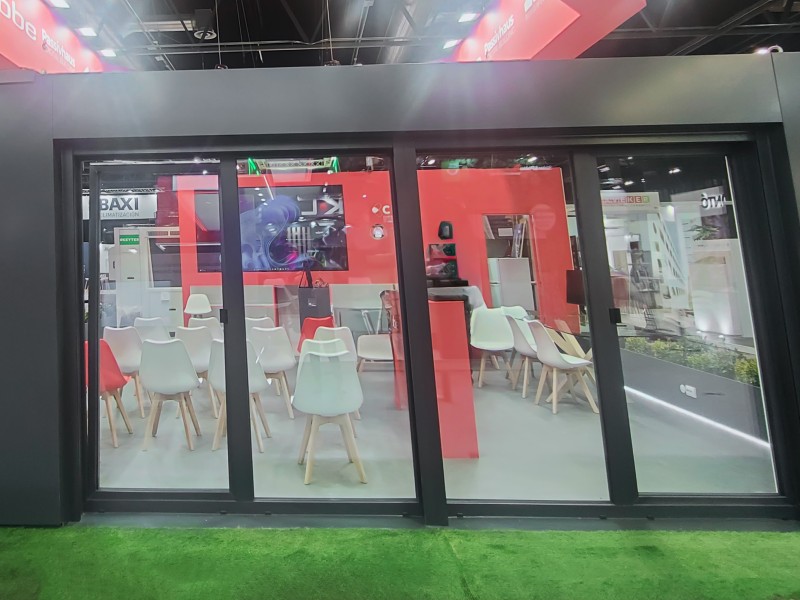 Balconera industrializada, medidas aproximadas según promoción